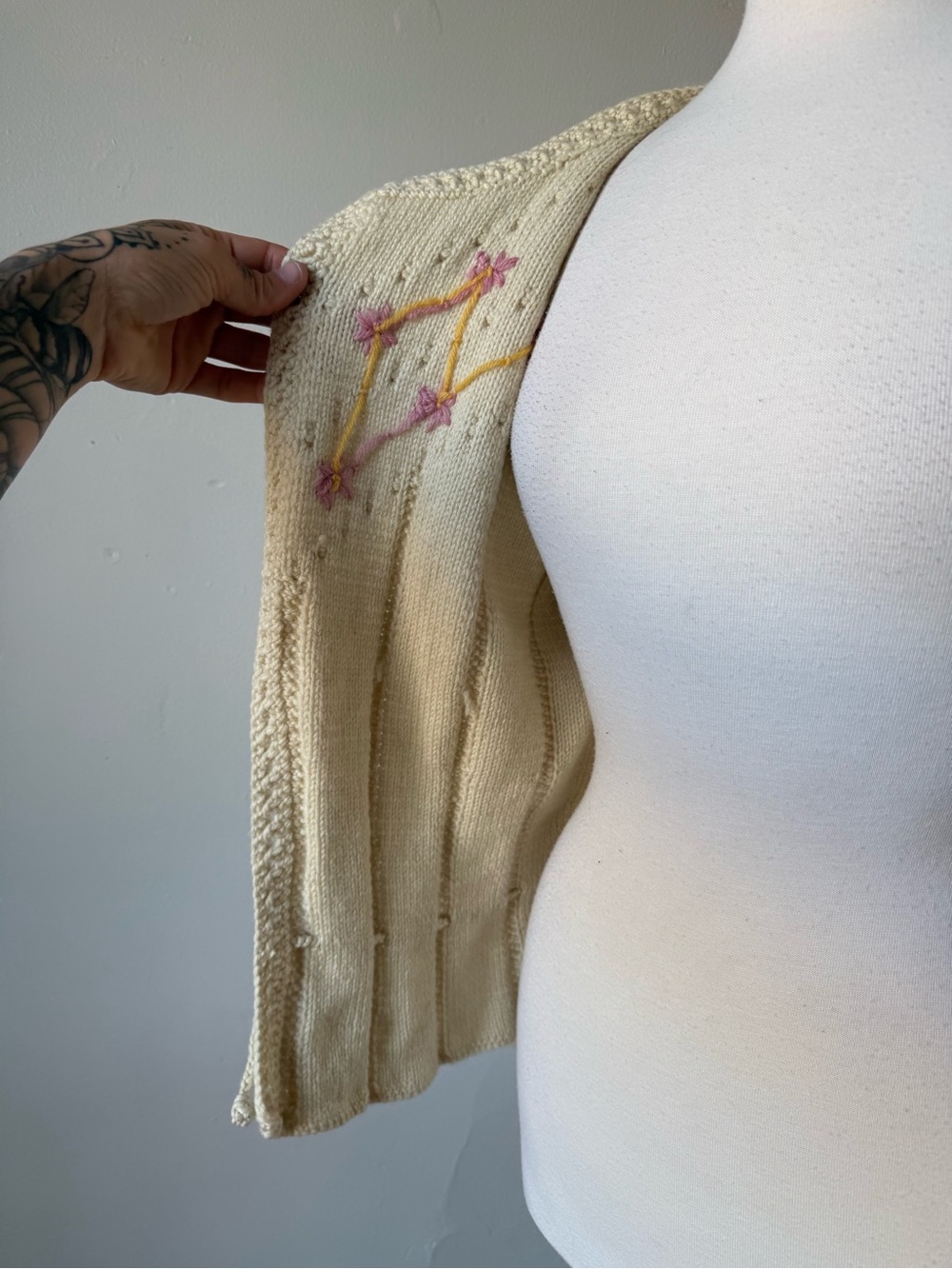 Vintage Hand Knit Floral Cardigan Sweater Cream Pink Cottagecore - Picture 6 of 6